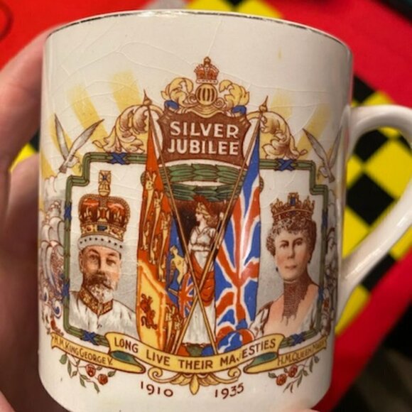 Coffee Mug Celebrating Queen Mary & King George V's  Silver Jubilee from 1935 - Picture 1 of 4